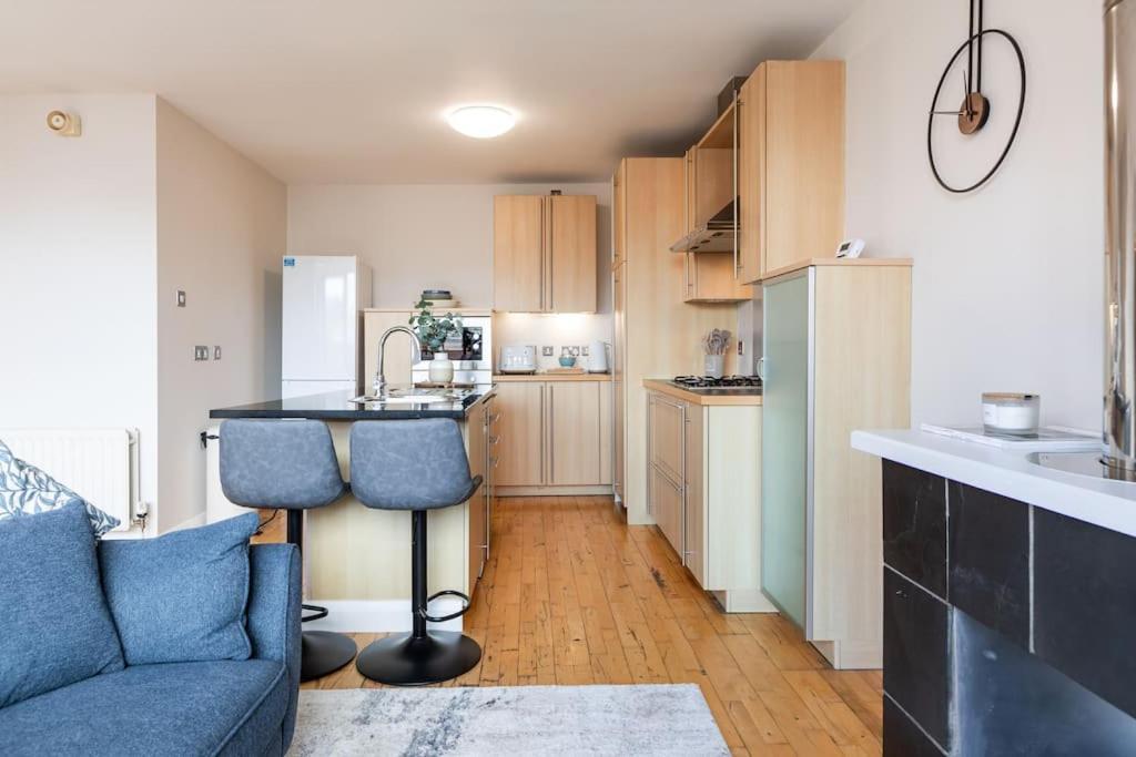 Modern Penthouse Apartment 2 Bed, 2 Bath Sleeps 6 City Centre Belfast Exterior photo
